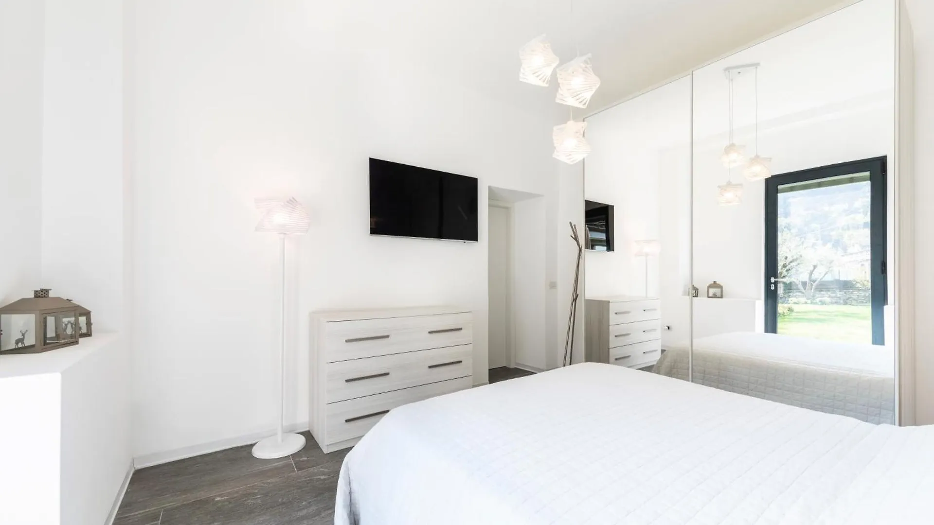 Torno Lumina House - Private Garden & Lake View
